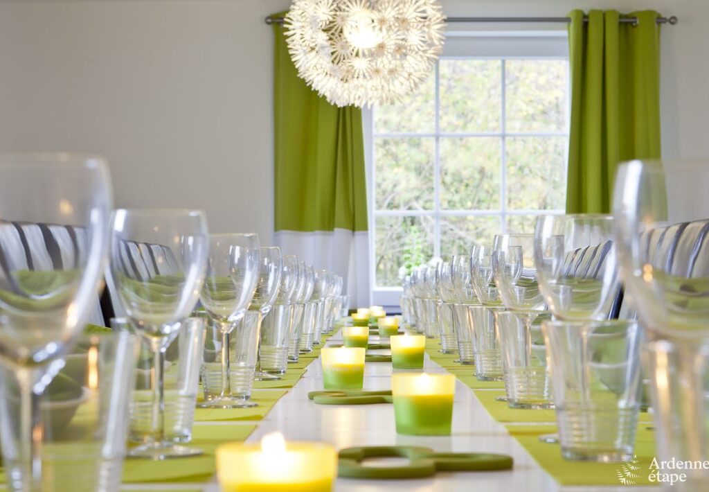 FS4-Luxury-villas-105136-02-Saint-Hubert-dining-room-1460106-1L