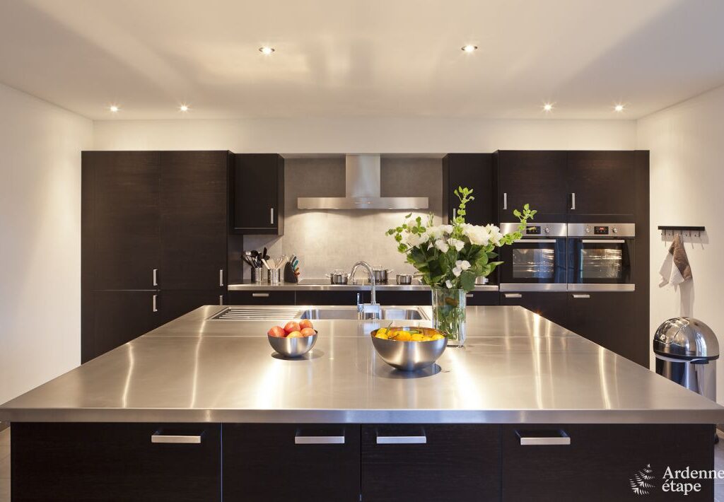 FS4-Luxury-villas-105136-02-Saint-Hubert-kitchen-1460069-1L