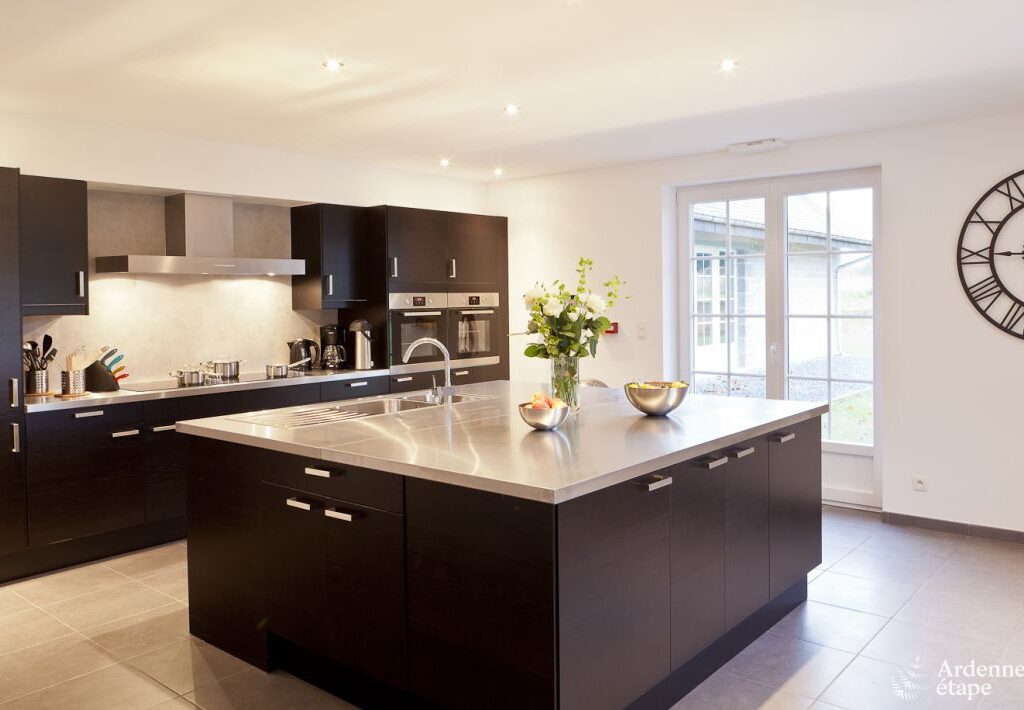 FS4-Luxury-villas-105136-02-Saint-Hubert-kitchen-1460102-1L (1)